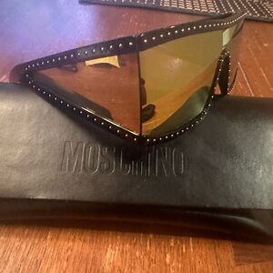 Moschino wrap around sunglasses. Excellent Condition